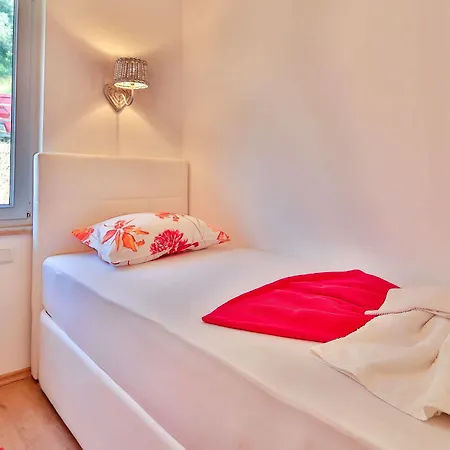 Apartment Kasinn Apart Kirmizi