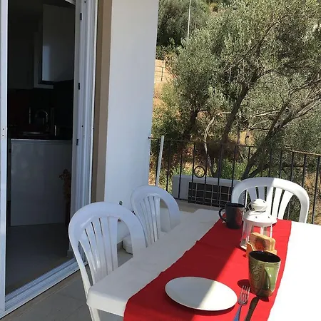 Kasinn Apart Kirmizi Κας